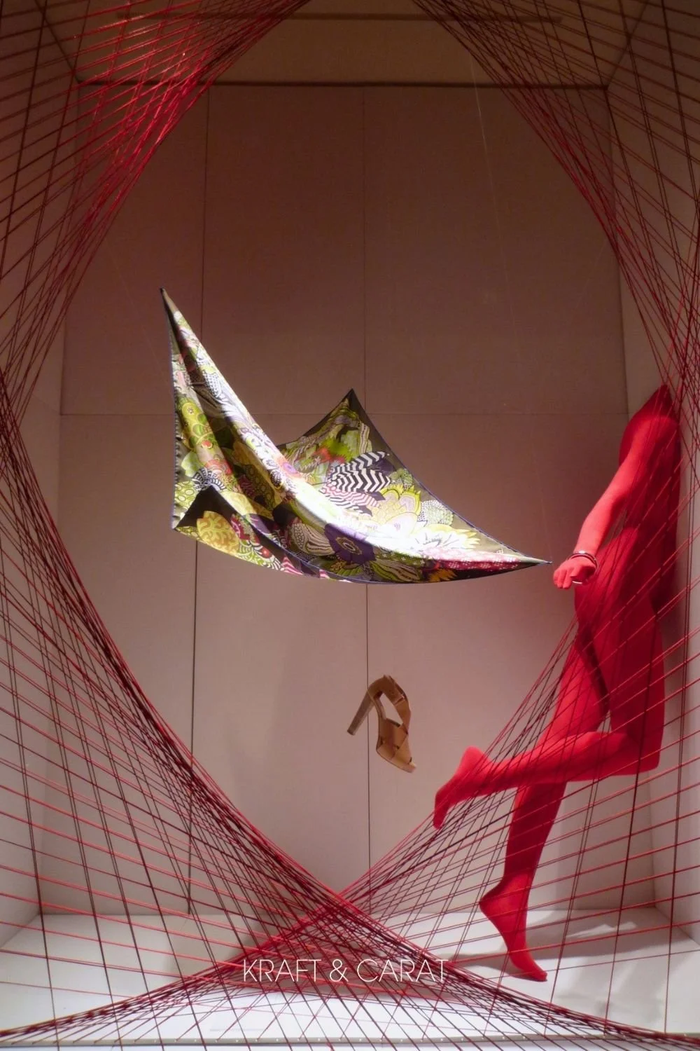 Hermès Window Display | Luxury Visual Merchandising