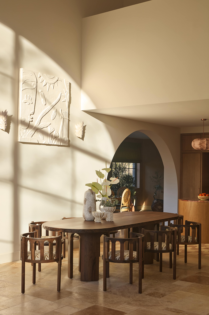 home-tour-aix-helena-monnet-plat-arch-shadow.png