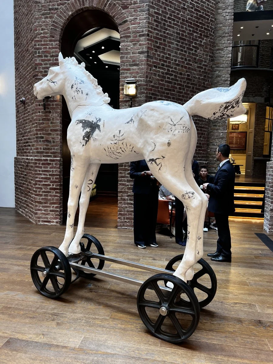 hermes-new-bond-street-horse-sculpture-kraftandcarat-900.jpg