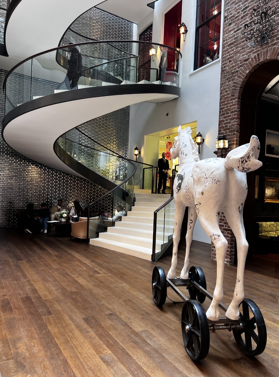 hermes-new-bond-street-stairs-glass-bricks-kraftandcarat-900.jpg