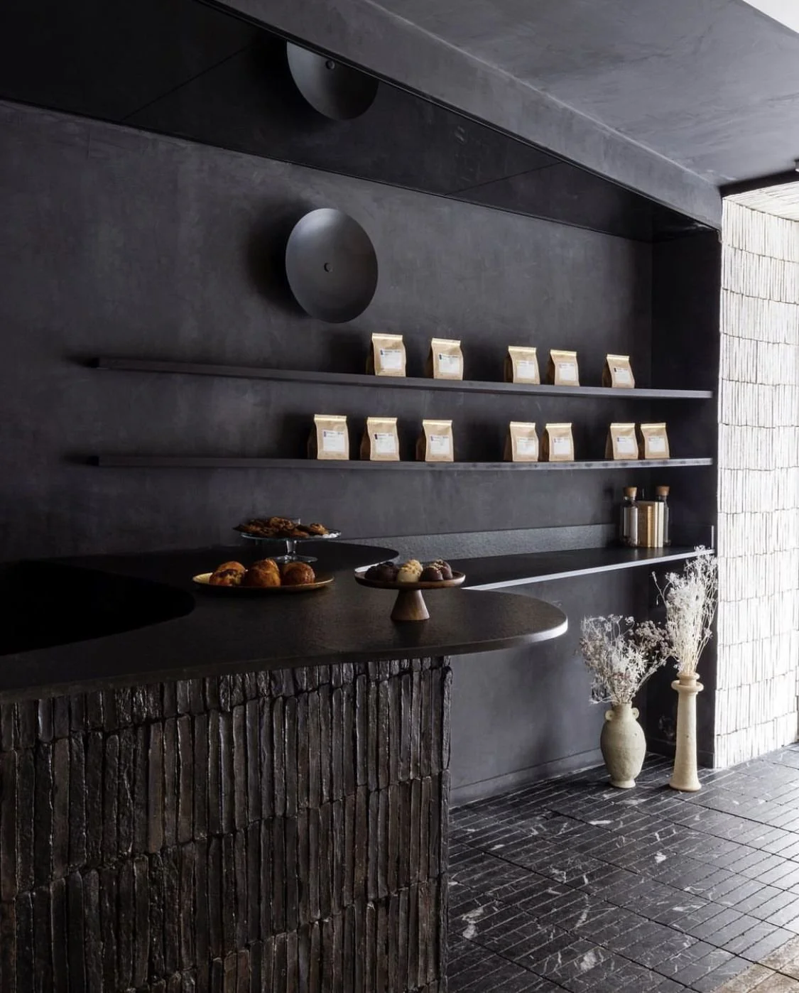 Noir Coffee Shop by Oui (photo Raphael Dautigny)