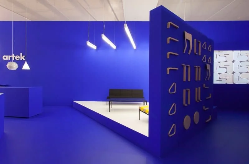 Artek monochromatic booth, Milano