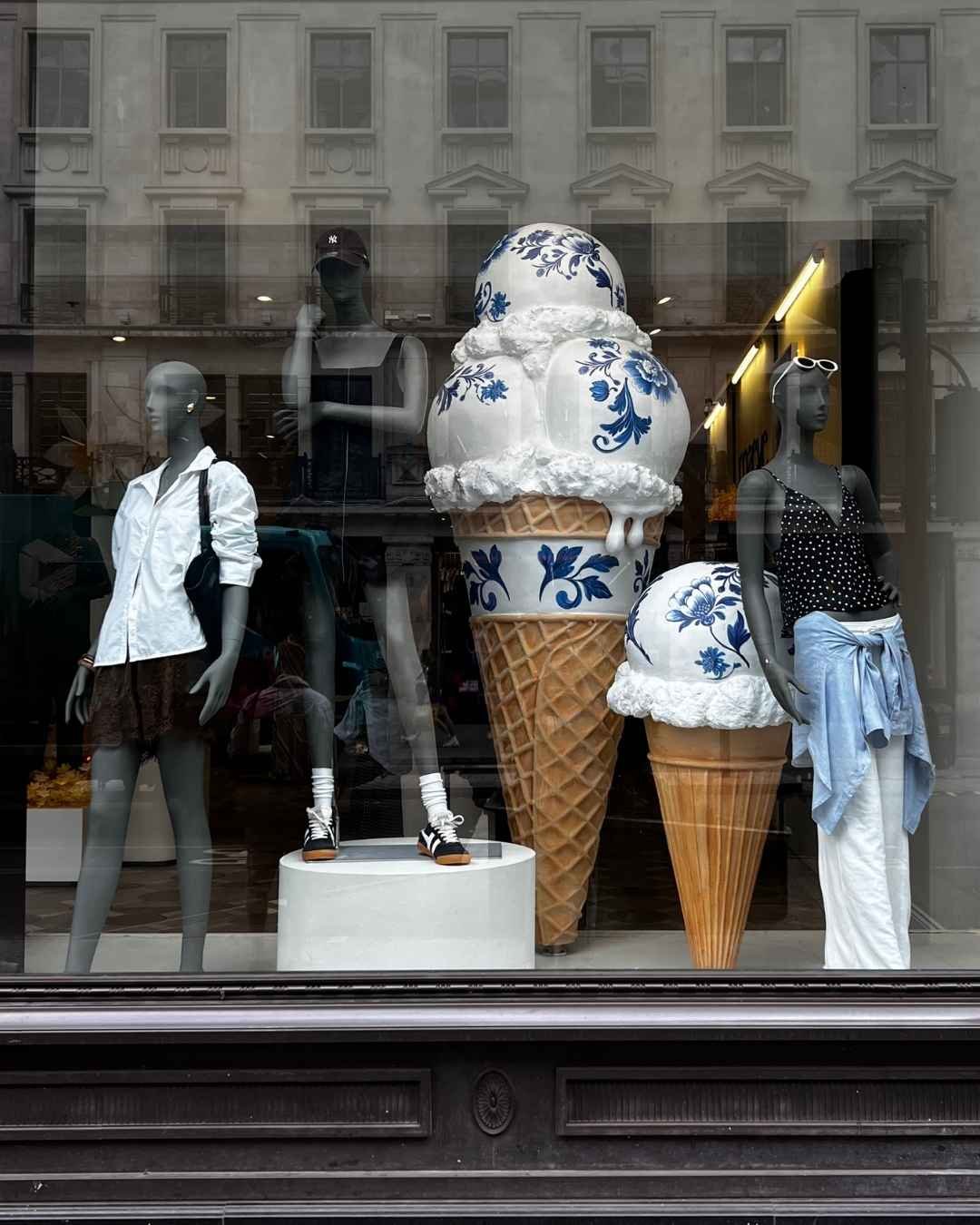 1 Concept, 2 Budgets: The 2D "Negative Space" Hack from Anthropologie