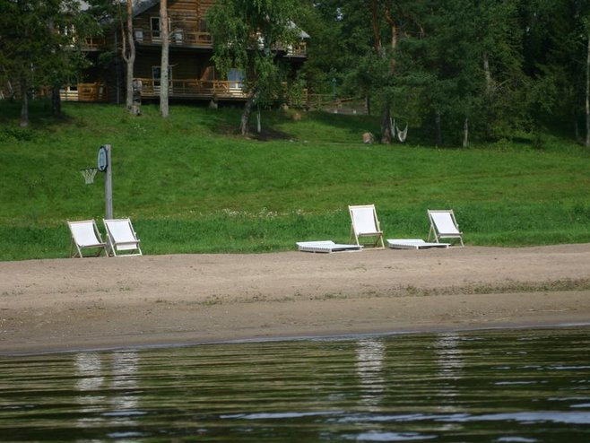 отдых-на-воде-Пляж-отеля-вершина-селигера.jpg