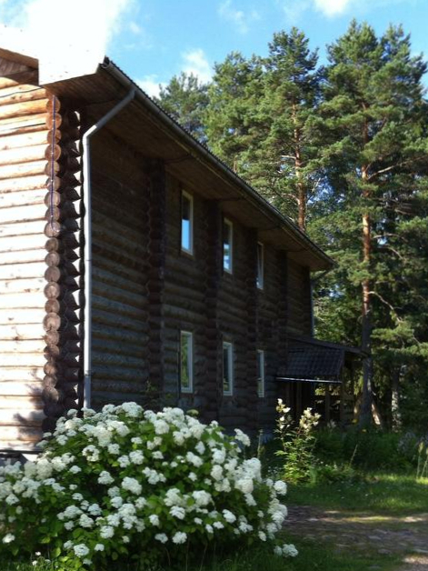 отдых-за-городом-деревянный-дом-в-отеле-на-озере-вершина-селигера-s.jpg