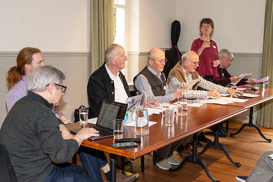 Gisela Meinicke führt souverän durch die Generalversammlung