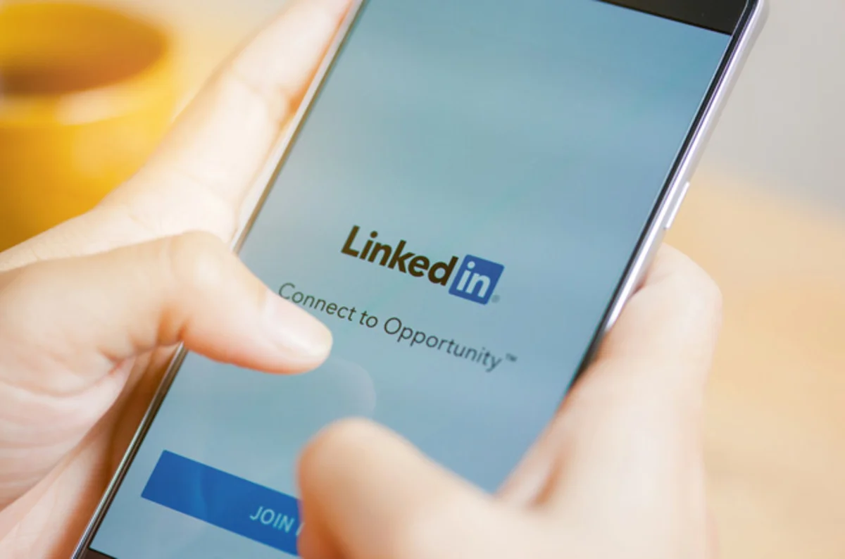 "لينكدإن LinkedIn" الفرص العظيمة تأتي تِباعًا!