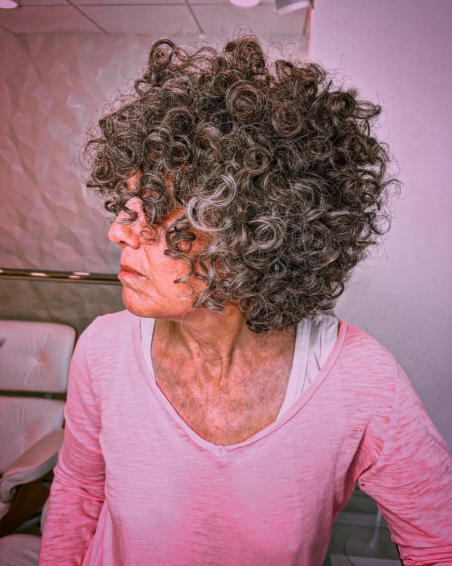 Modern Mushroom: The Bowl Cut for curly hair or Afro-Textured 

&nbsp;When we&rsquo;ve poked around the ##, we&rsquo;re seeing it worn by all genders, on all different hair types, including Afro-texture, and were intrigued to see how flattering it ca