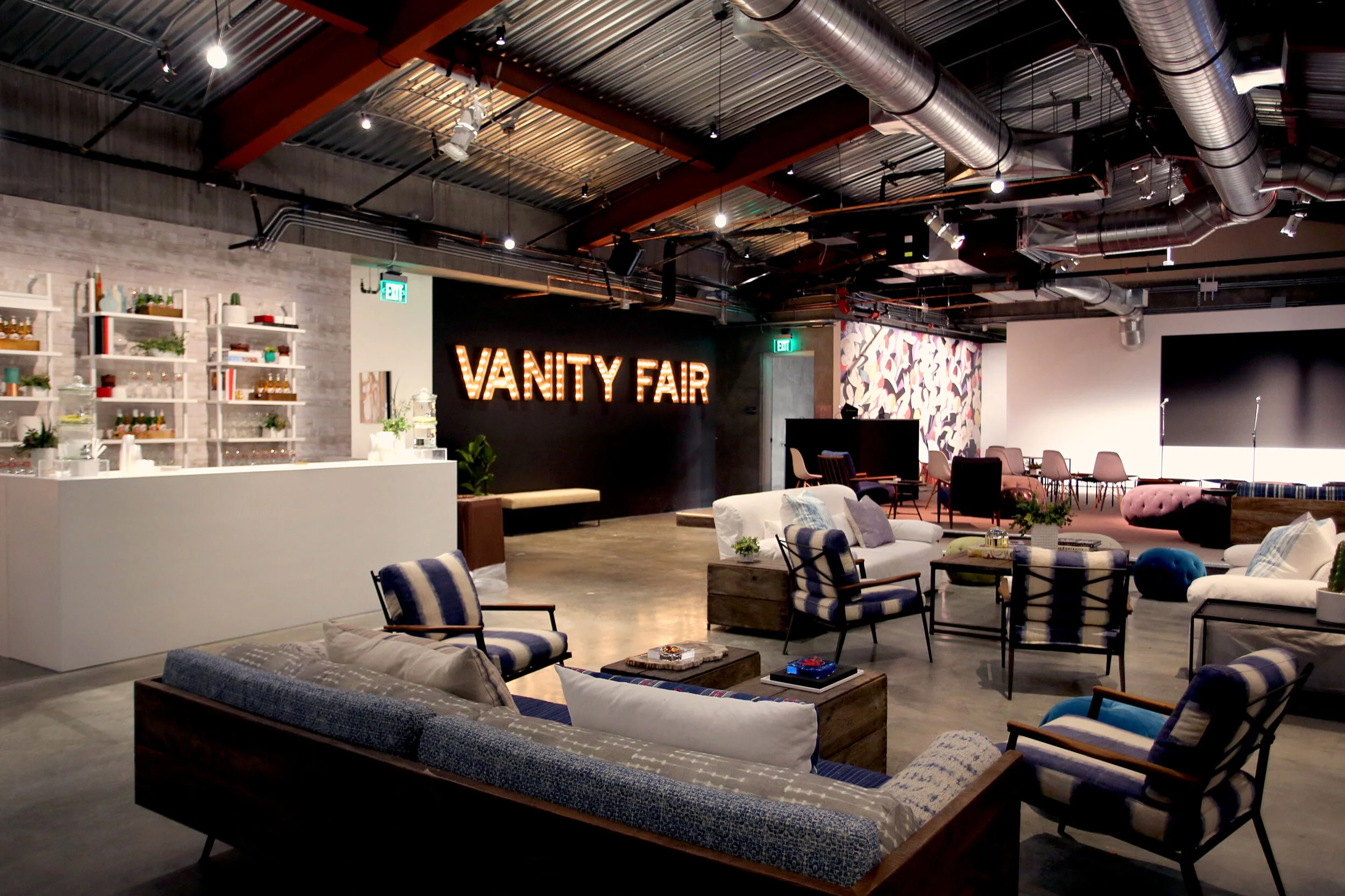 605422887RM205_2016_Vanity_.png