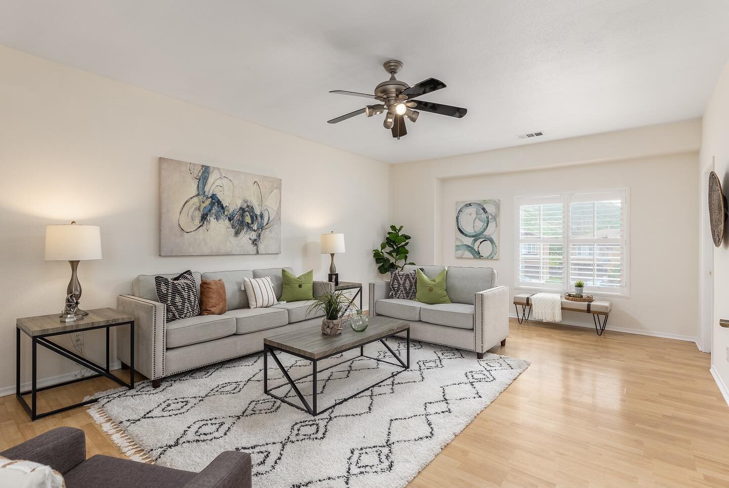 Who doesn&rsquo;t love a clean living room? 📸

Learn more about our real estate photography and videography by tapping the link in bio. 🔗

#Realestatephotographer #coronarealestate #realestatephotography #temecularealestate #murrietarealestate #irv