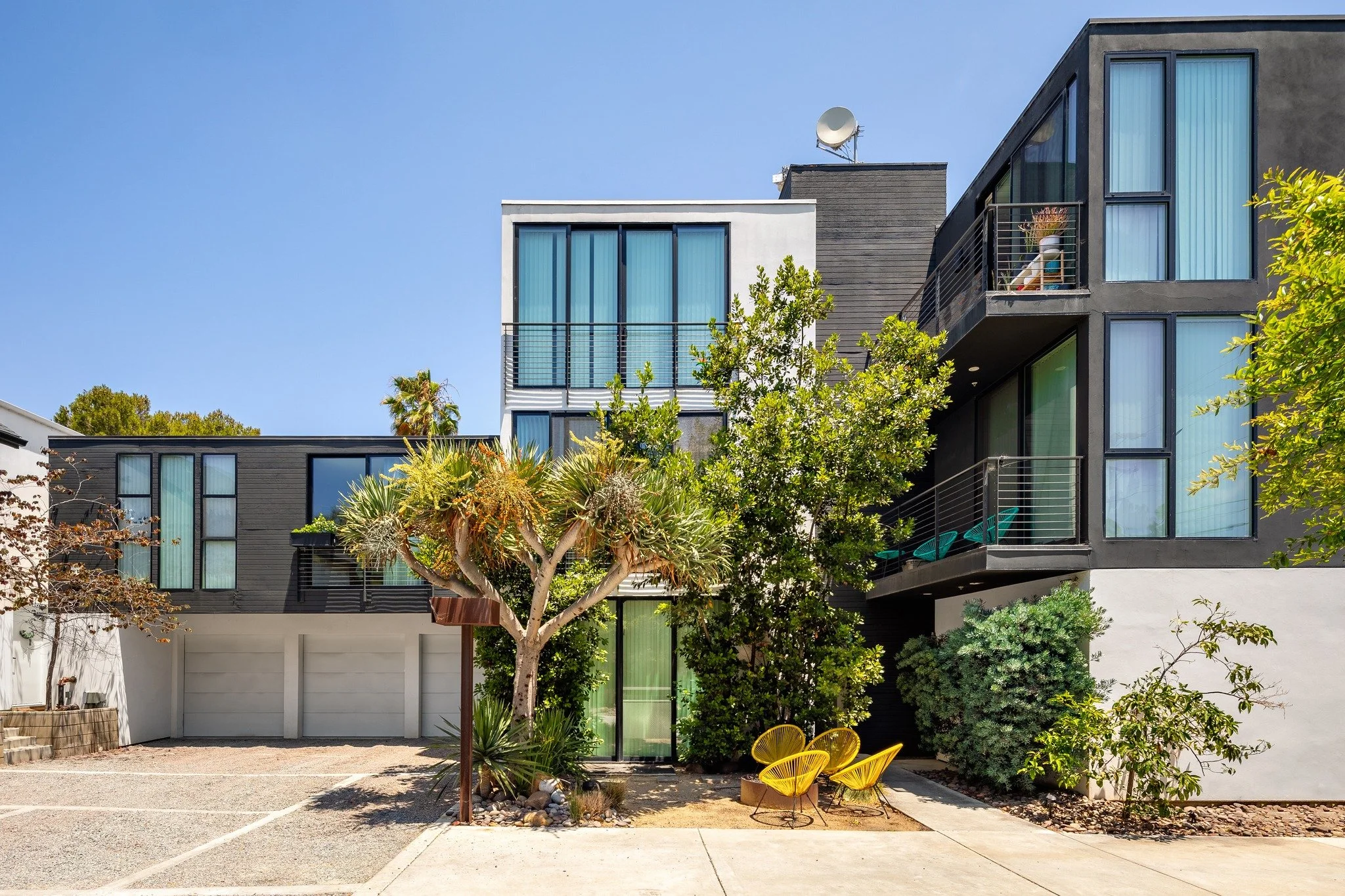 Recent commercial property photoshoot in San Diego, CA 📸🏡

DM us to book a photoshoot for your listing!

#sandiegorealestate #carlsbadrealestate #OceansideRealEstate #beautifullistings