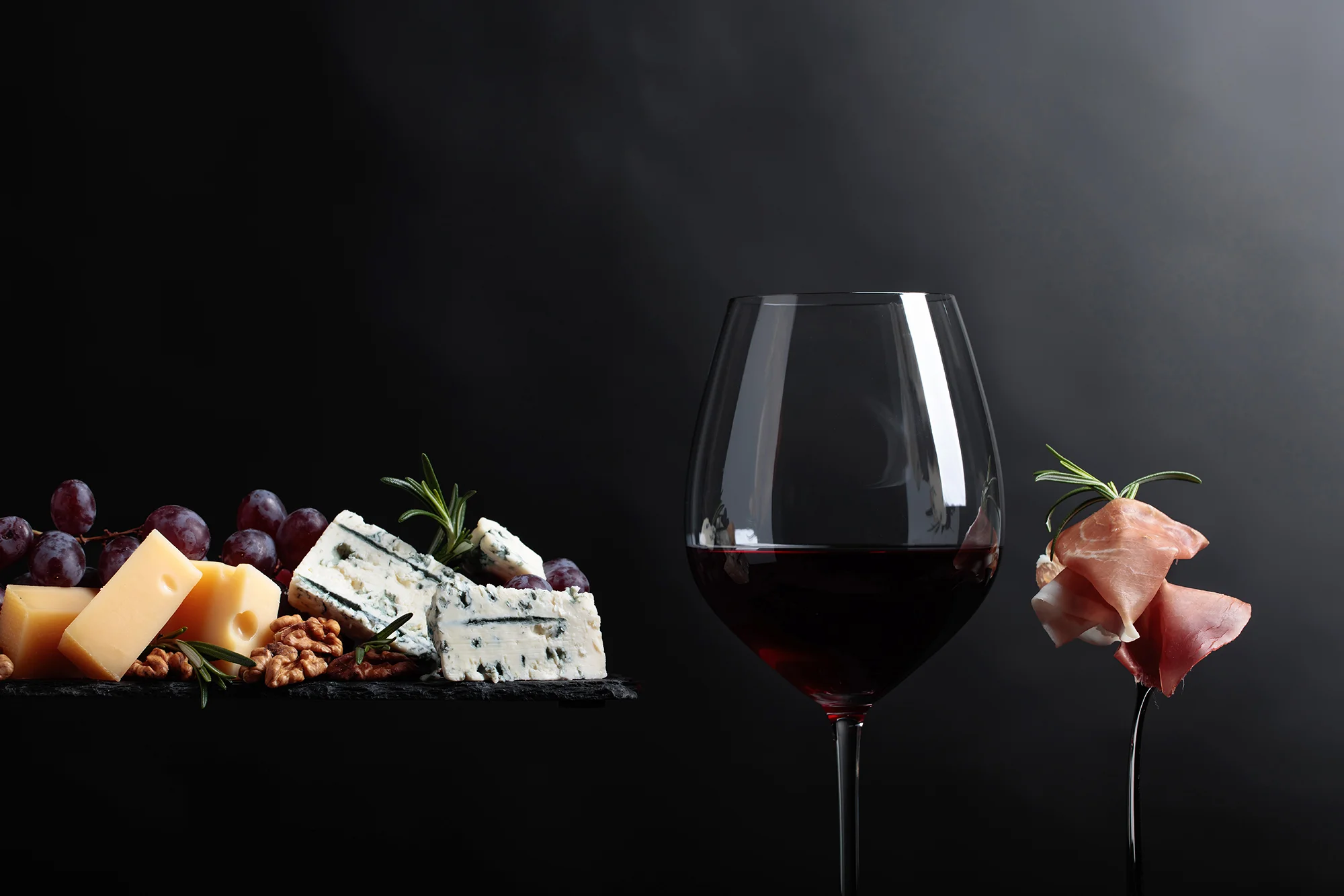 verre de vin avec plateau_small.jpg