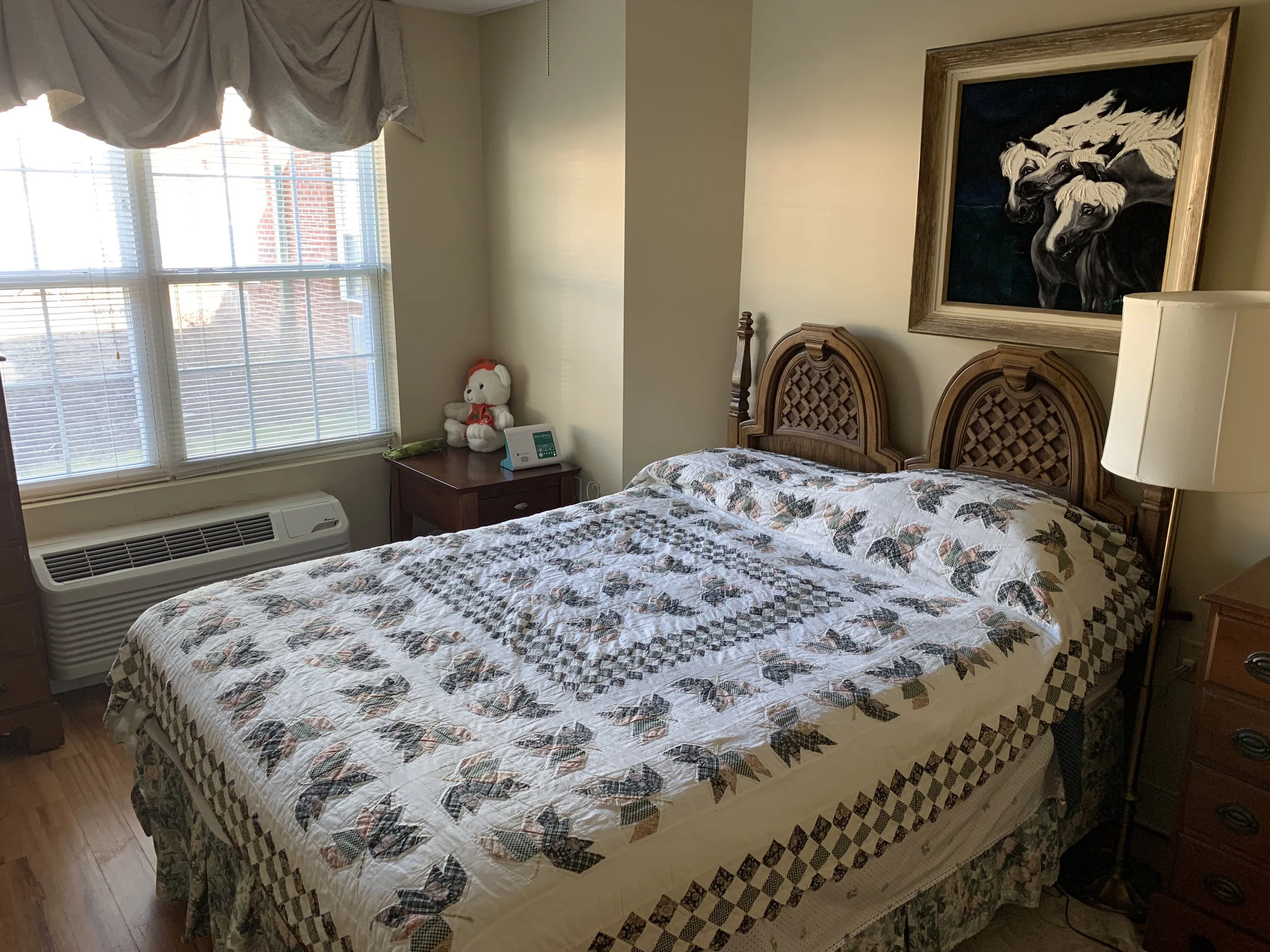 BL_furnished room 4.jpg