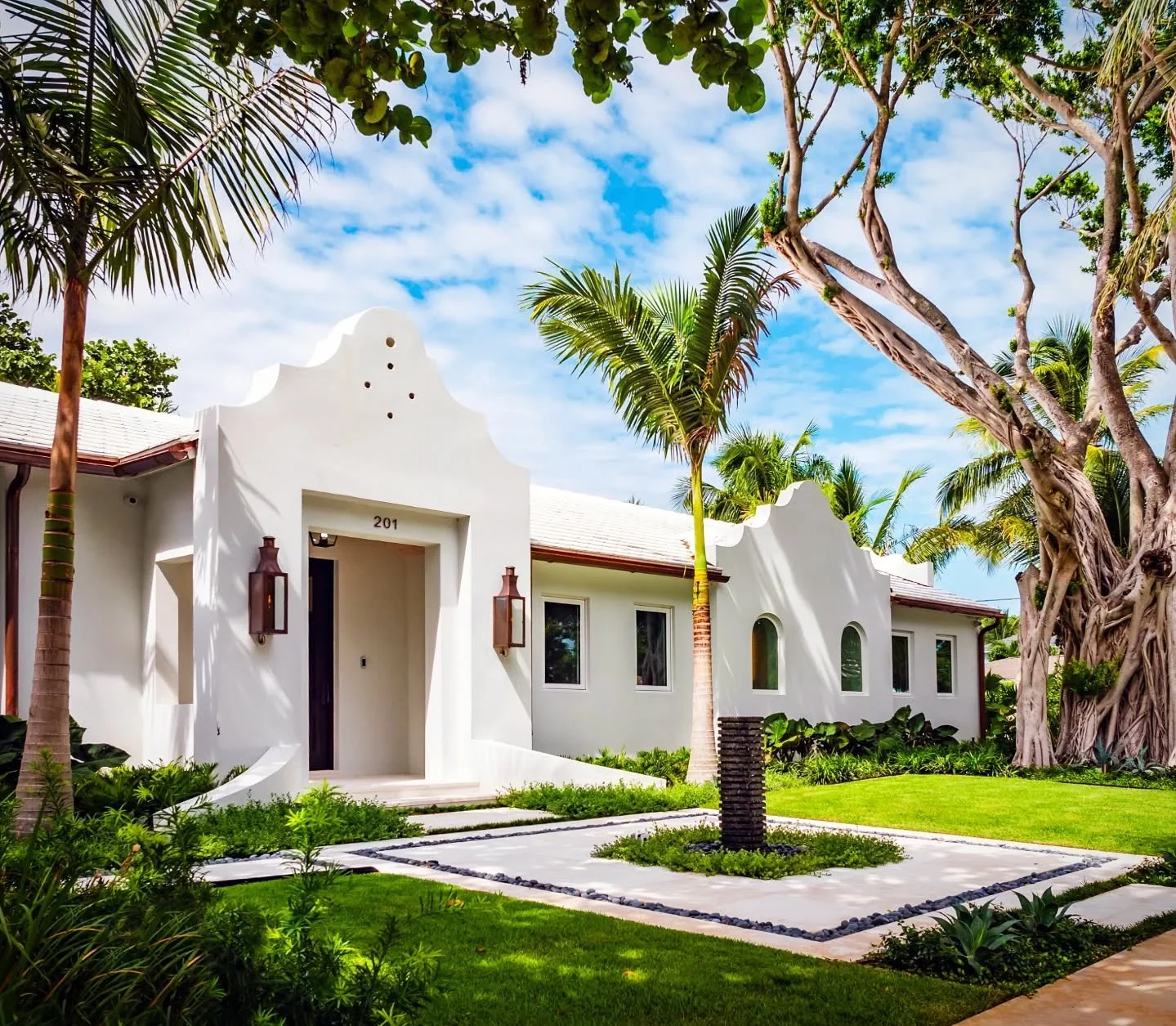 Charming renovation/addition located in West Palm Beach's &quot;Southside&quot; neighborhood. Beautifully executed by  Steve Cury Construction. 

#westpalmbeach #palmbeach #delraybeach
#miami #architecture #ocean #flagler #FloridaHomes #florida