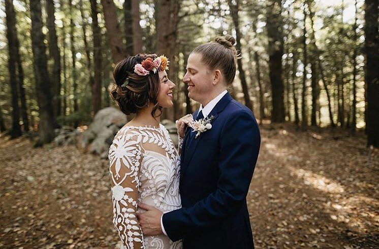 🌸She is a wildflower 🌸
Look at this amazing picture.....
@leahfisherphoto 
That dress!!!!!! @ruedeseinebridal 
That flower crown!!! @mellowbotanical 
Her hair!!!!!!! (by me)😉 💖🌸💕✨🌸💕