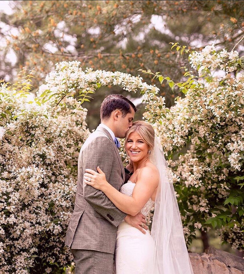 Shine bright like a diamond 💎

📸 @oncelikeaspark 
🎉 @katydydevents 
💐 @twigandbriar 
Hair by me  @redcarpetreadybysarah 
.
.
.
.
.

#bostonbrides #bostonbridal #brides #weddinghair #weddingday #updos #weddinginspiration #bridegoals #hairstylist #