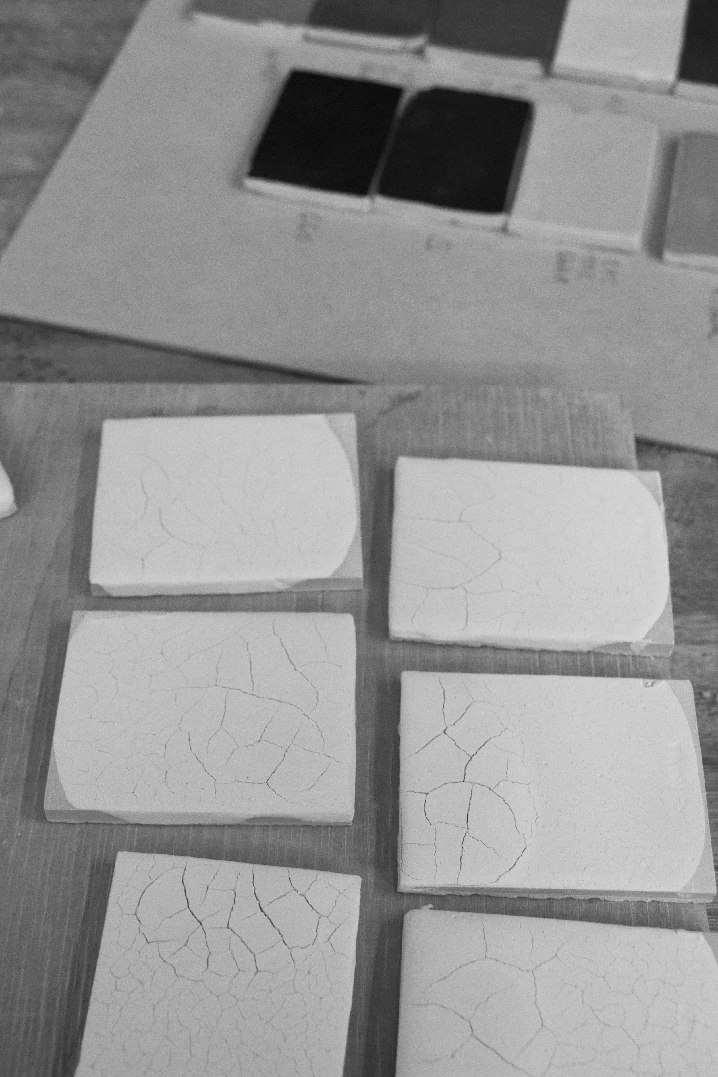 munoz-josefina-design-paysages-desertiques-ceramics-tray-tableware-6.jpg