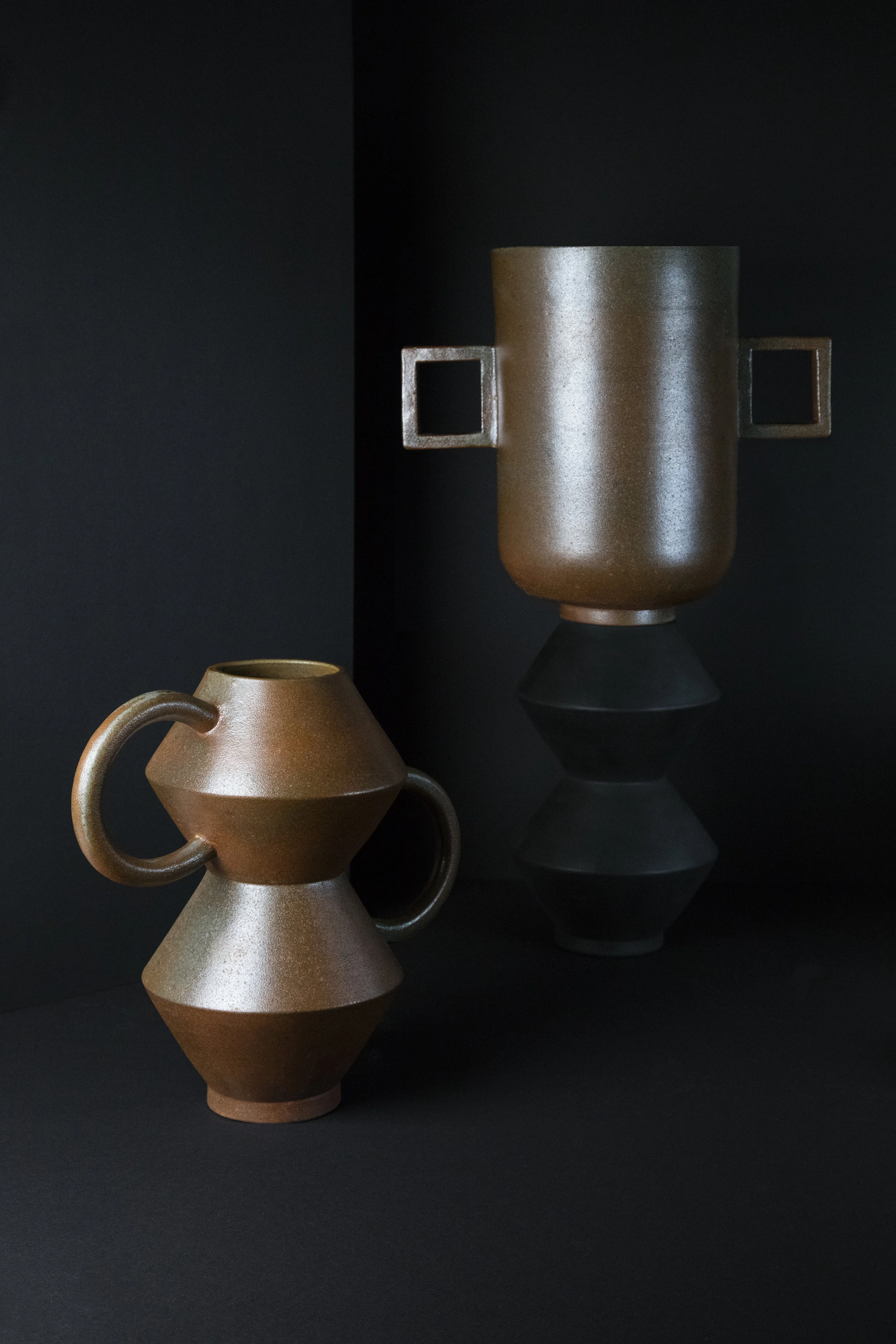 munoz-josefina-design-black-vases-ceramic-5.jpg