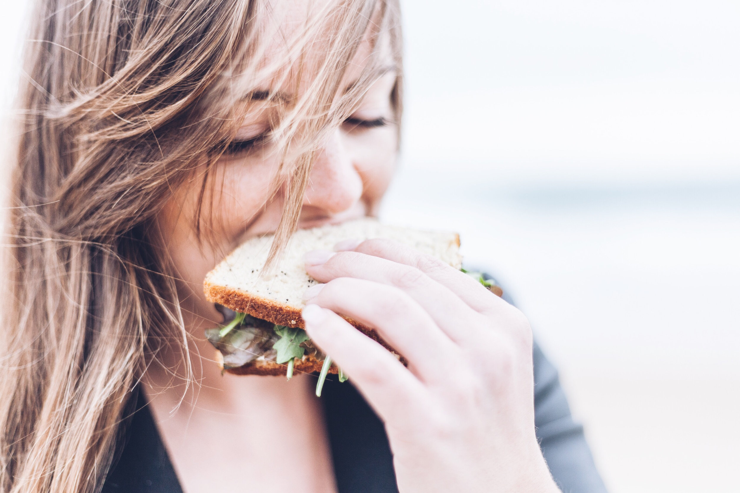 4 Ways to Fight Mindless Emotional Eating 