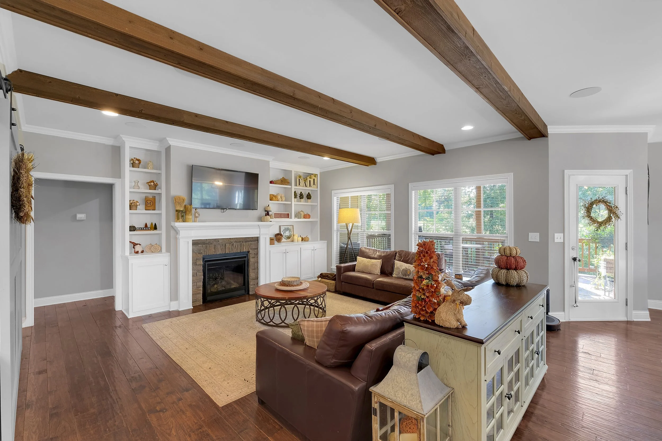 909 Artisan Pkwy.jpg
