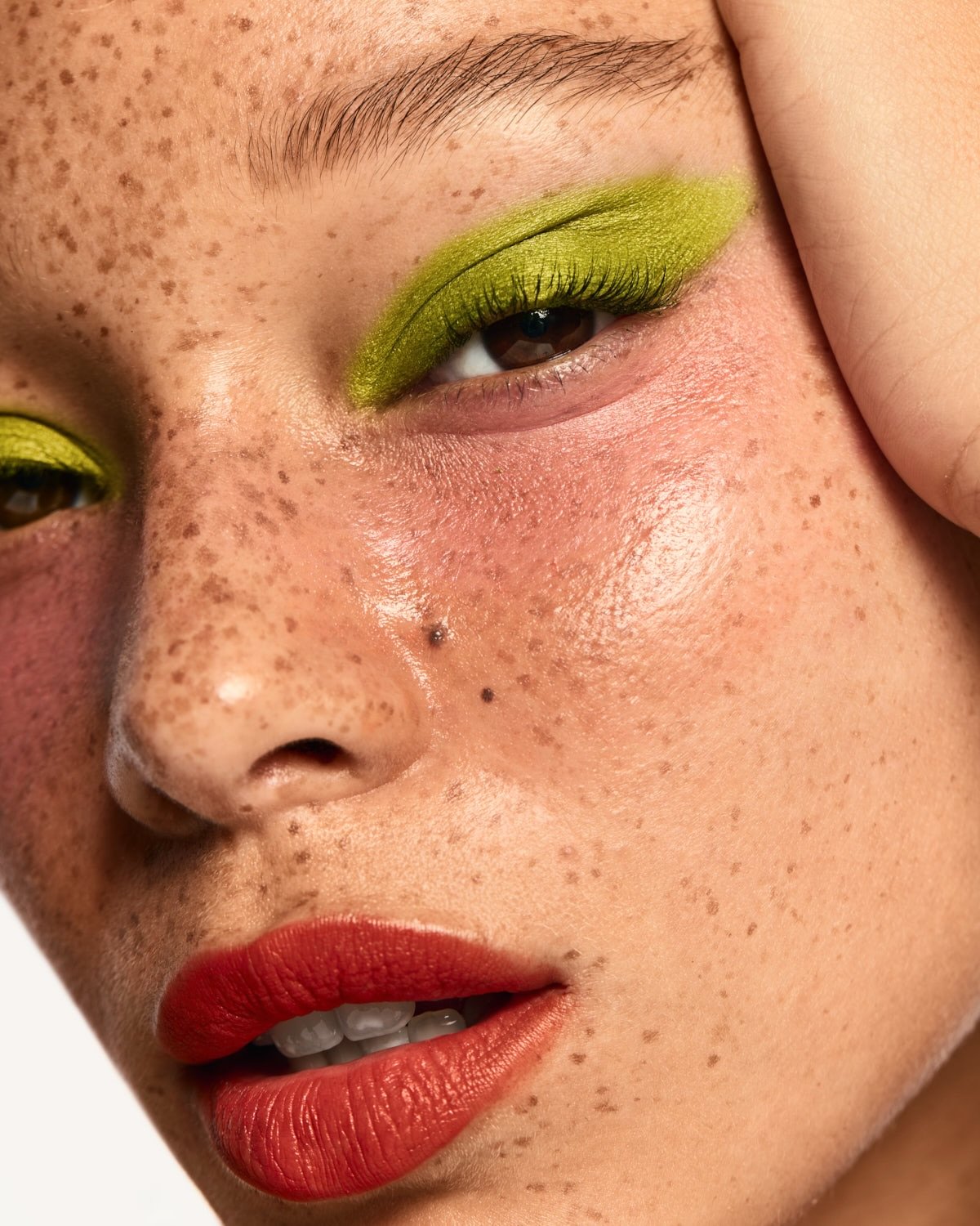 Lisa &hearts;️💚 @lisadocouto @margauxtheagency 
HMUA @makeupbymazer