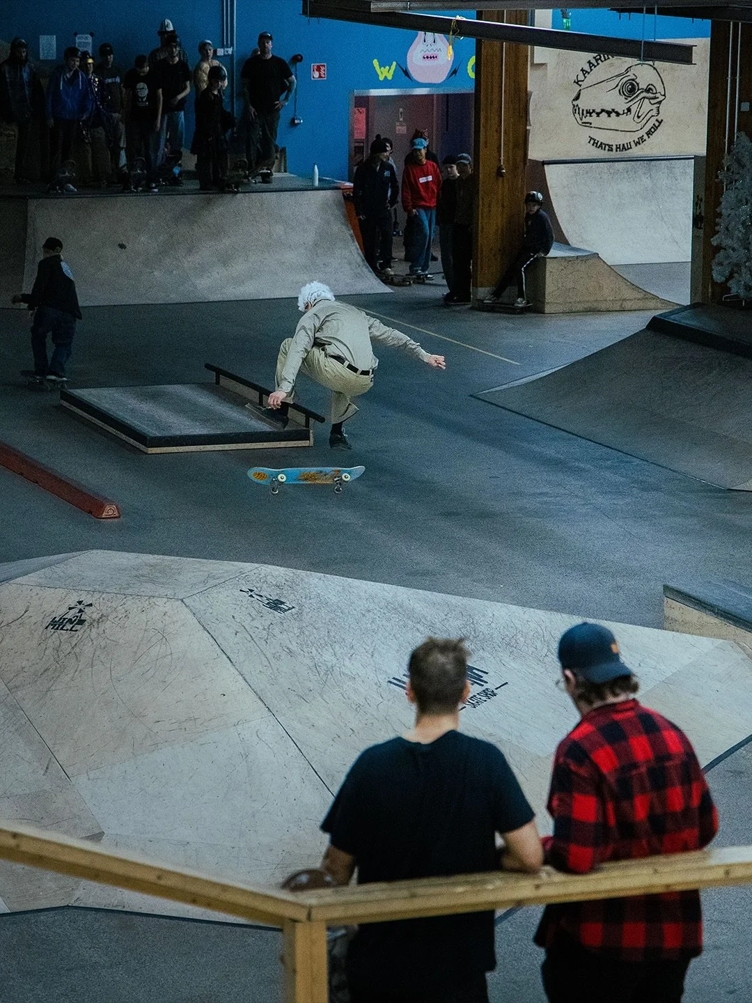 Iso kiitos kaikille, jotka tulitte paikalle ja teitte t&auml;st&auml; Halloween Skate Jamista taas yhden muistettavan illan! 🛹🎃 Hurjat temput, hyv&auml; meininki ja yhteishenki &ndash; ilman teit&auml; t&auml;st&auml; ei olisi tullut mit&auml;&auml