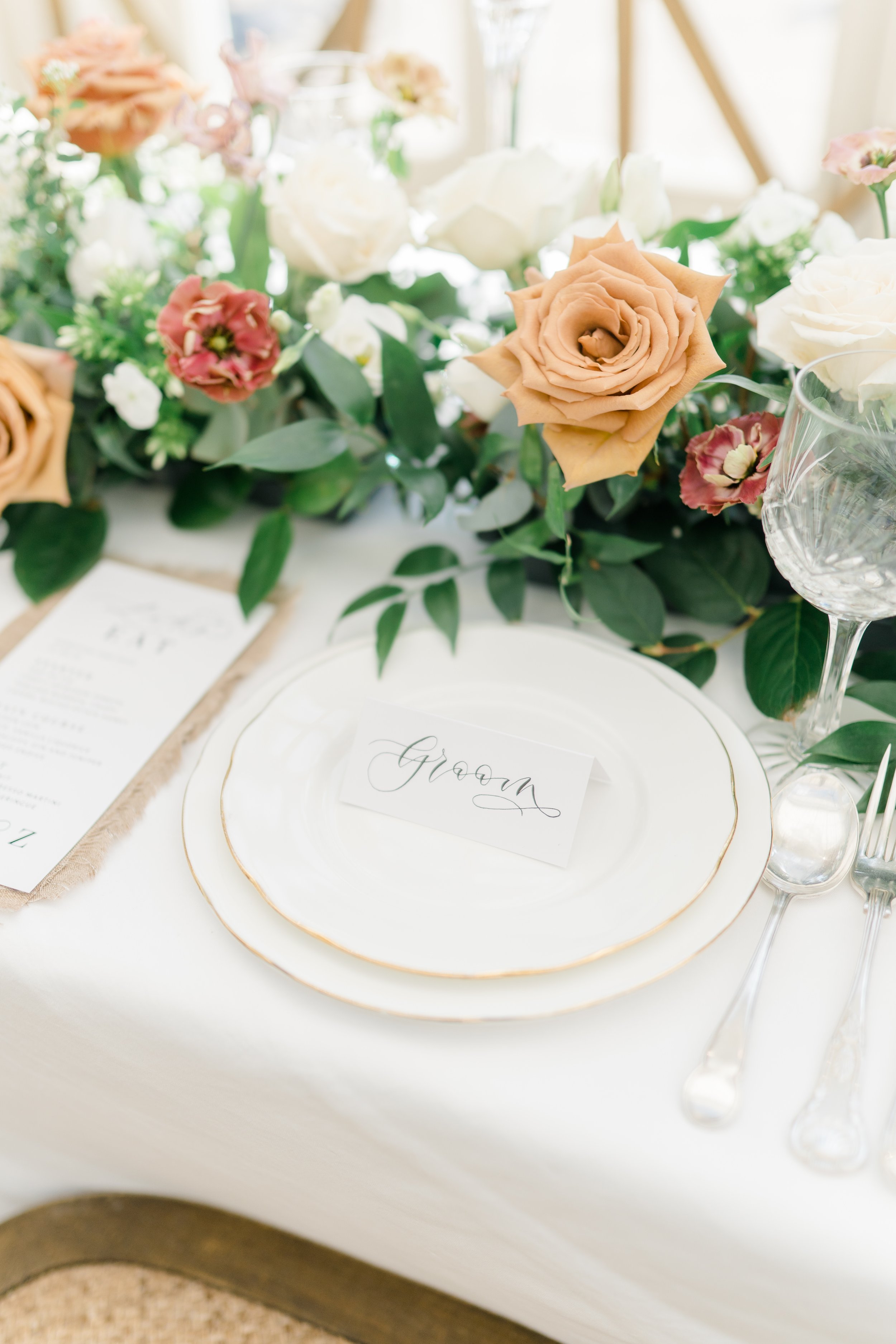 Monochrome wedding inspiration - hand-lettered calligraphy place cards - calligraphy name cards