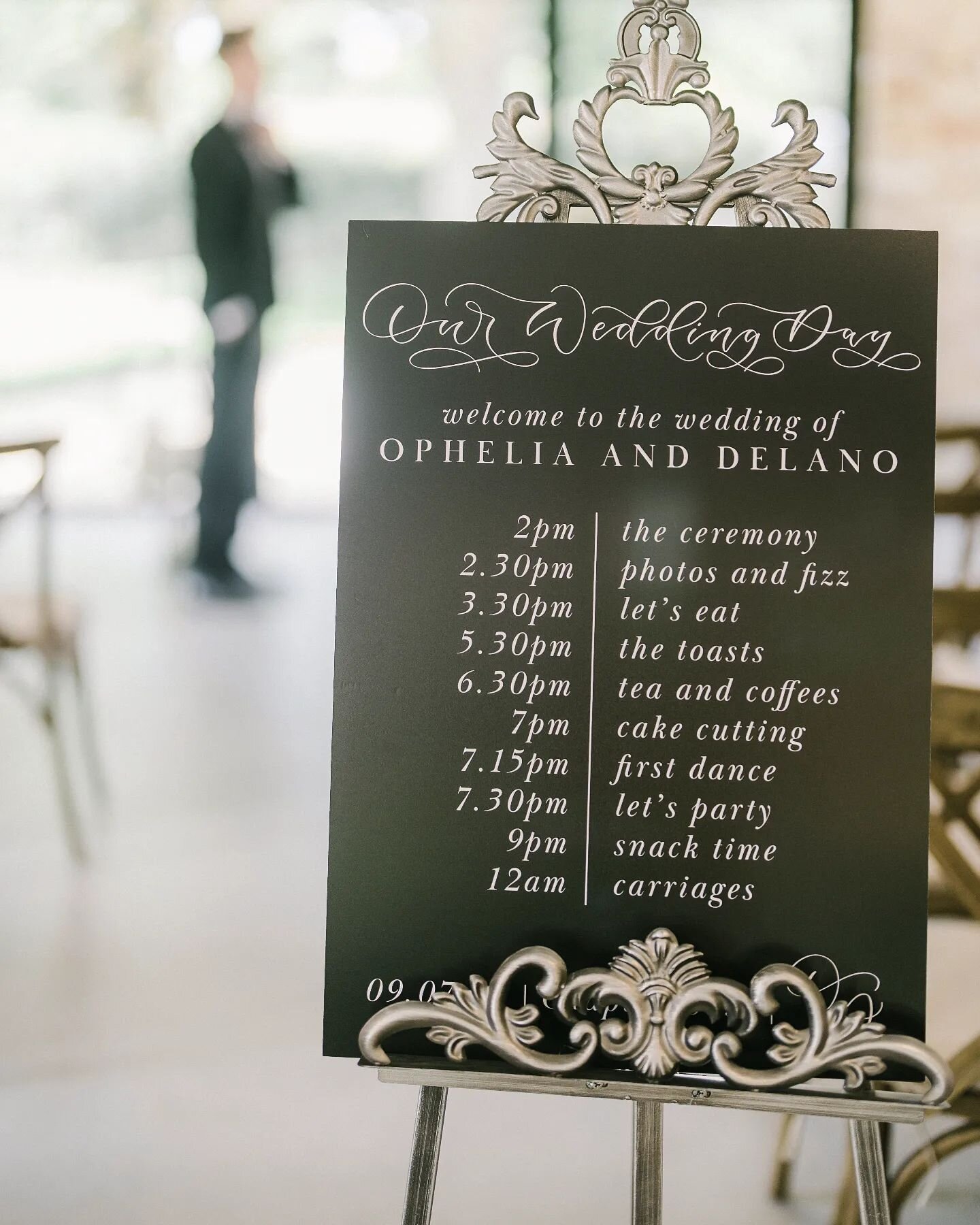 Order of the day 🖤
If you are only going to have one wedding sign, make it this!
They are really helpful visual reminders for your guests of what the plan is and where they need to be and when. No wondering around the venue after dinner and missing 