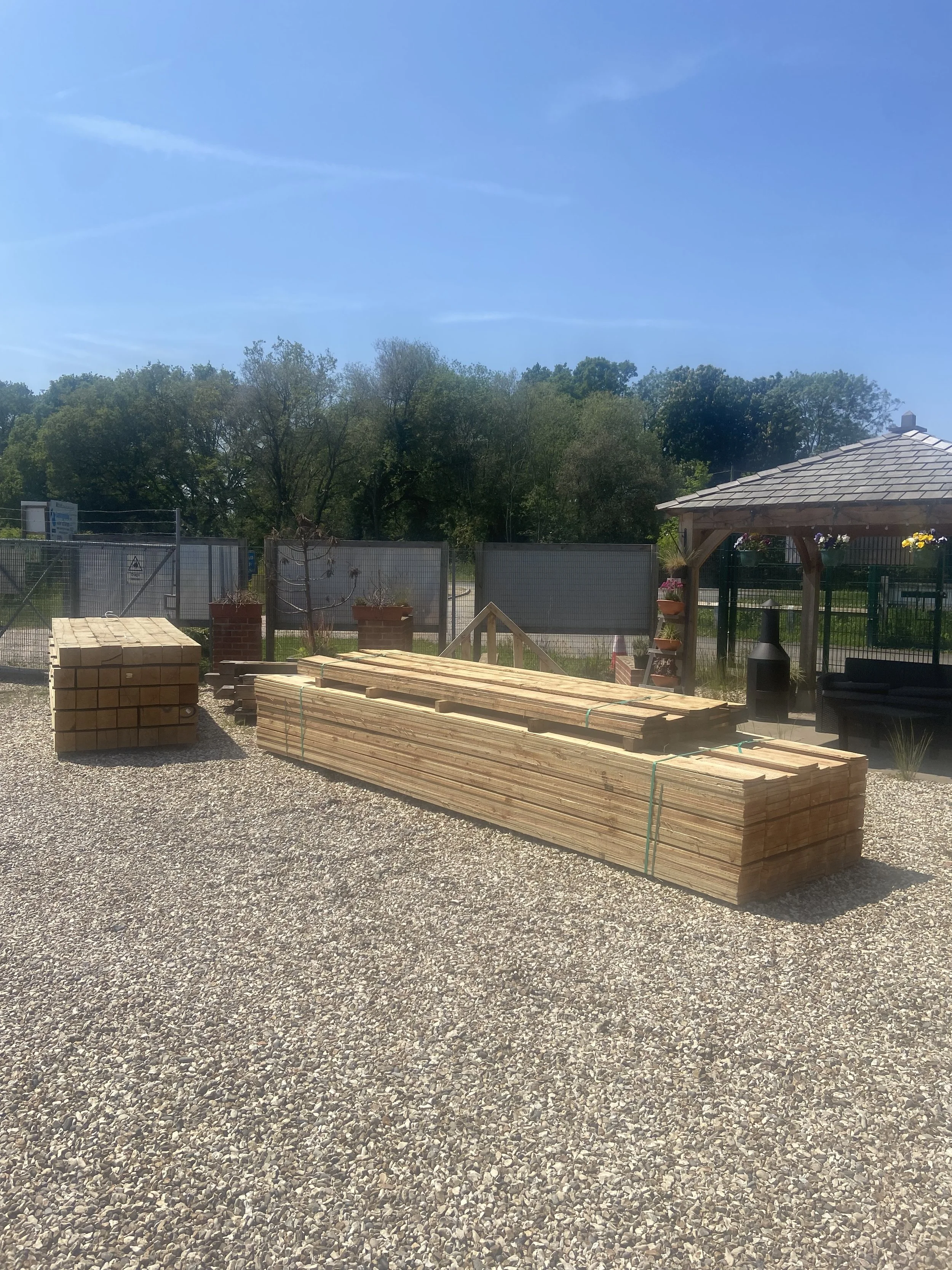 Elevate Your Garden with the Timeless Charm of Oak: The Ultimate Choice for Your Gazebo or Pergola