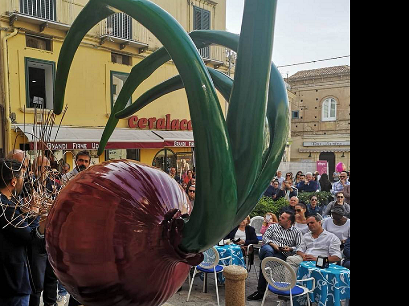 SCULTURA-CIPOLLA-TROPEA.png