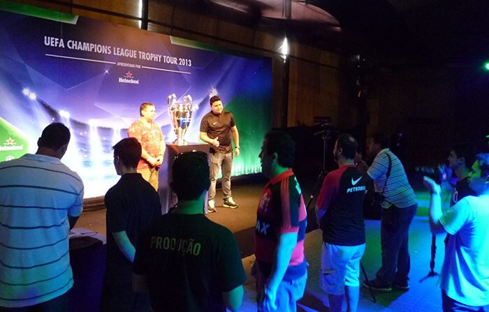 UCL_TrophyTour2013_9.jpg