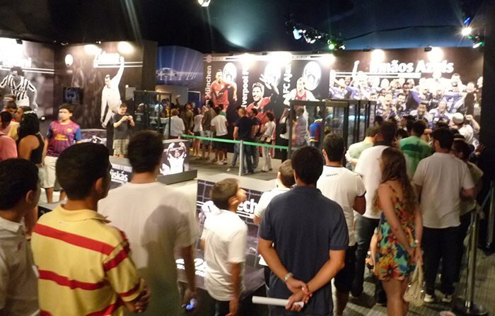 UCL_TrophyTour2013_7.jpg