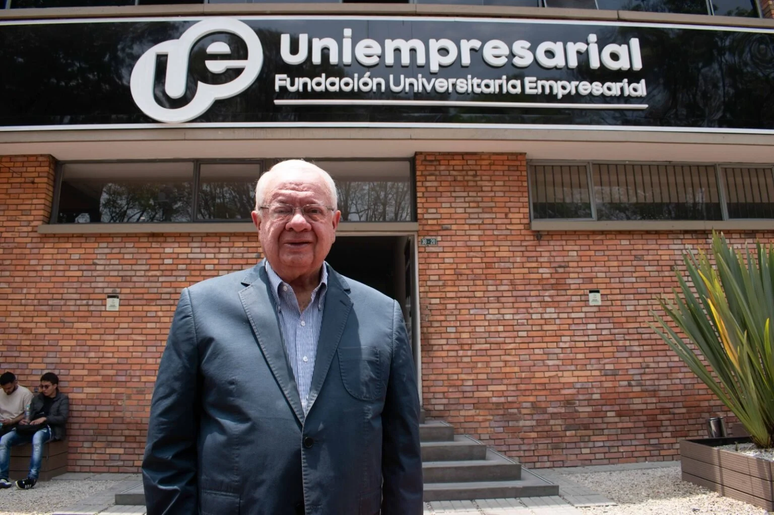 Pinto Saavedra hace 10 recomendaciones a los jóvenes contra la impostura