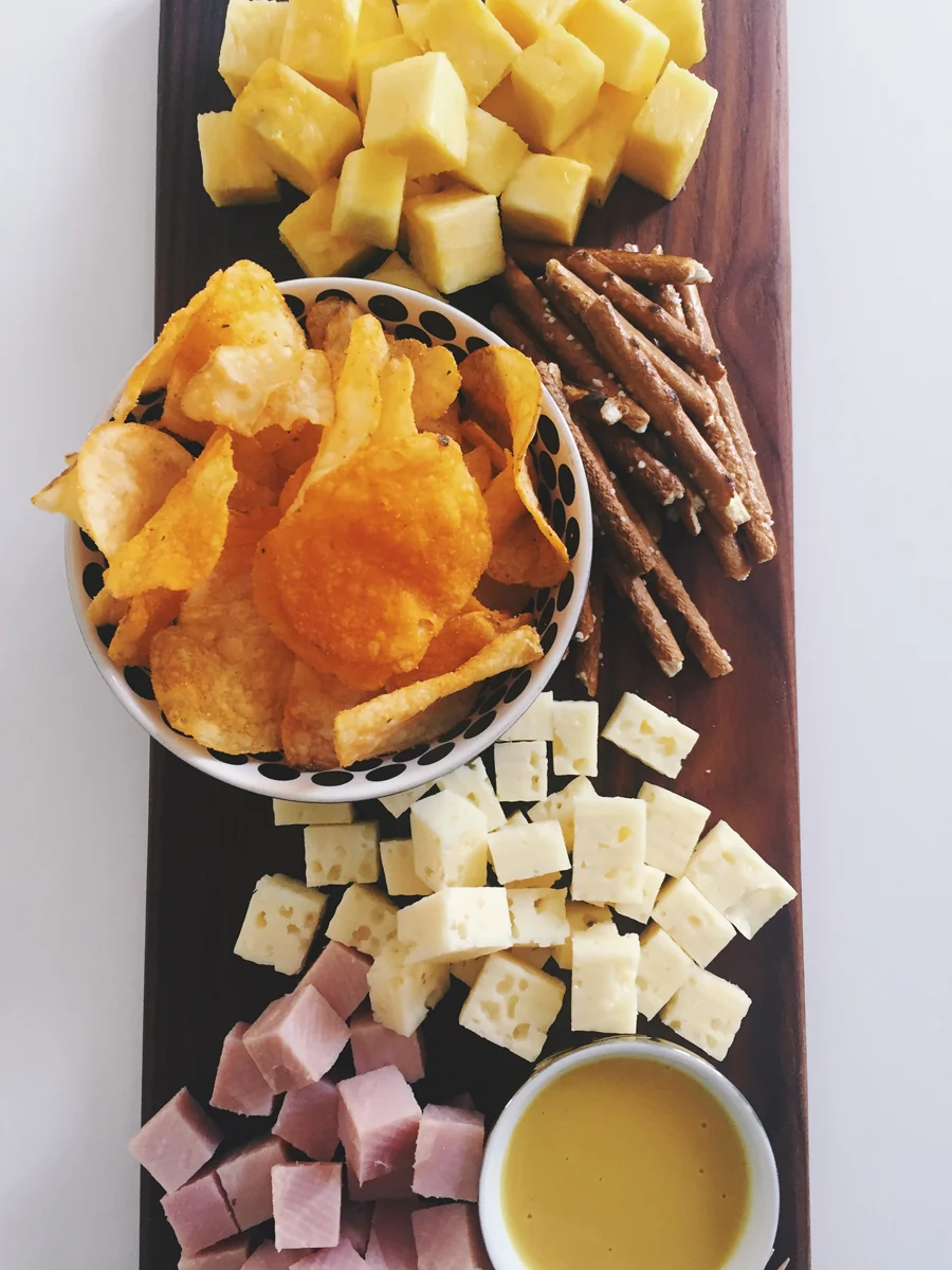 brookecourtney_snacktrayhawaiian-4.jpg