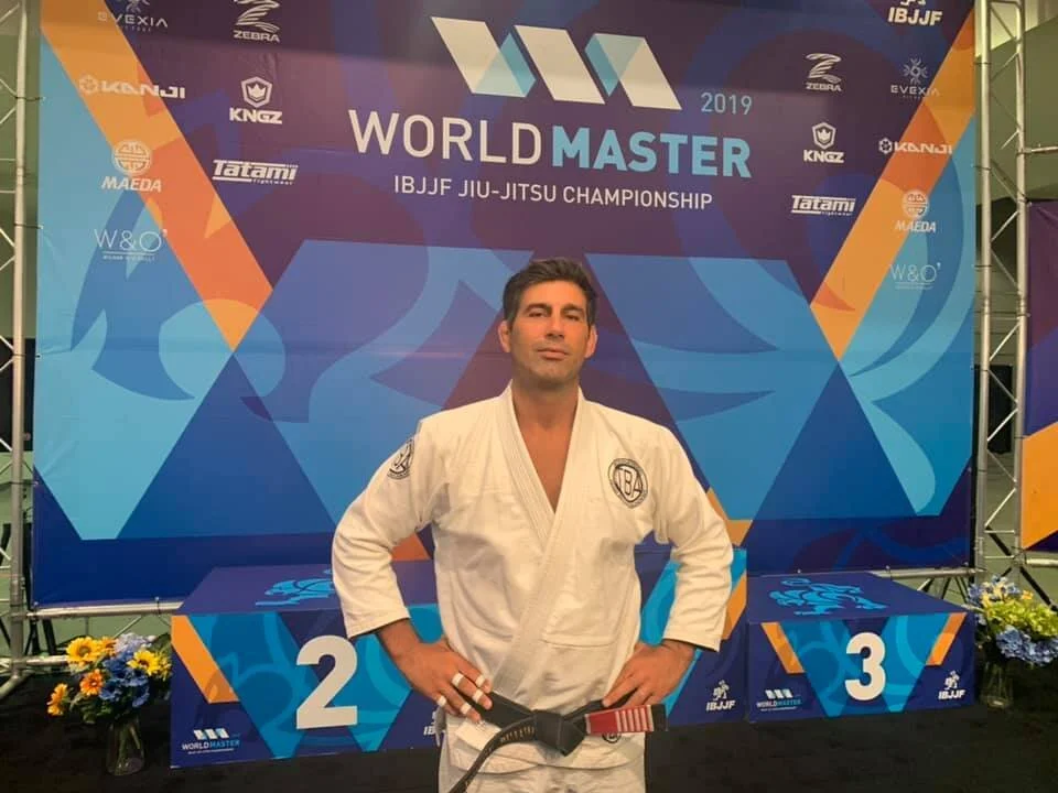 PATRICK BITTAN TIENE UNA EXTENSA EXPERIENCIA COMO INSTRUCTOR DE FUERZAS ESPECIALES Y DEFENSA PERSONAL. ADEMÁS DE HABER COMPETIDO PROFESIONALMENTE Y SER EL UNICO EUROPEO CINTURÓN NEGRO 5º DAN.