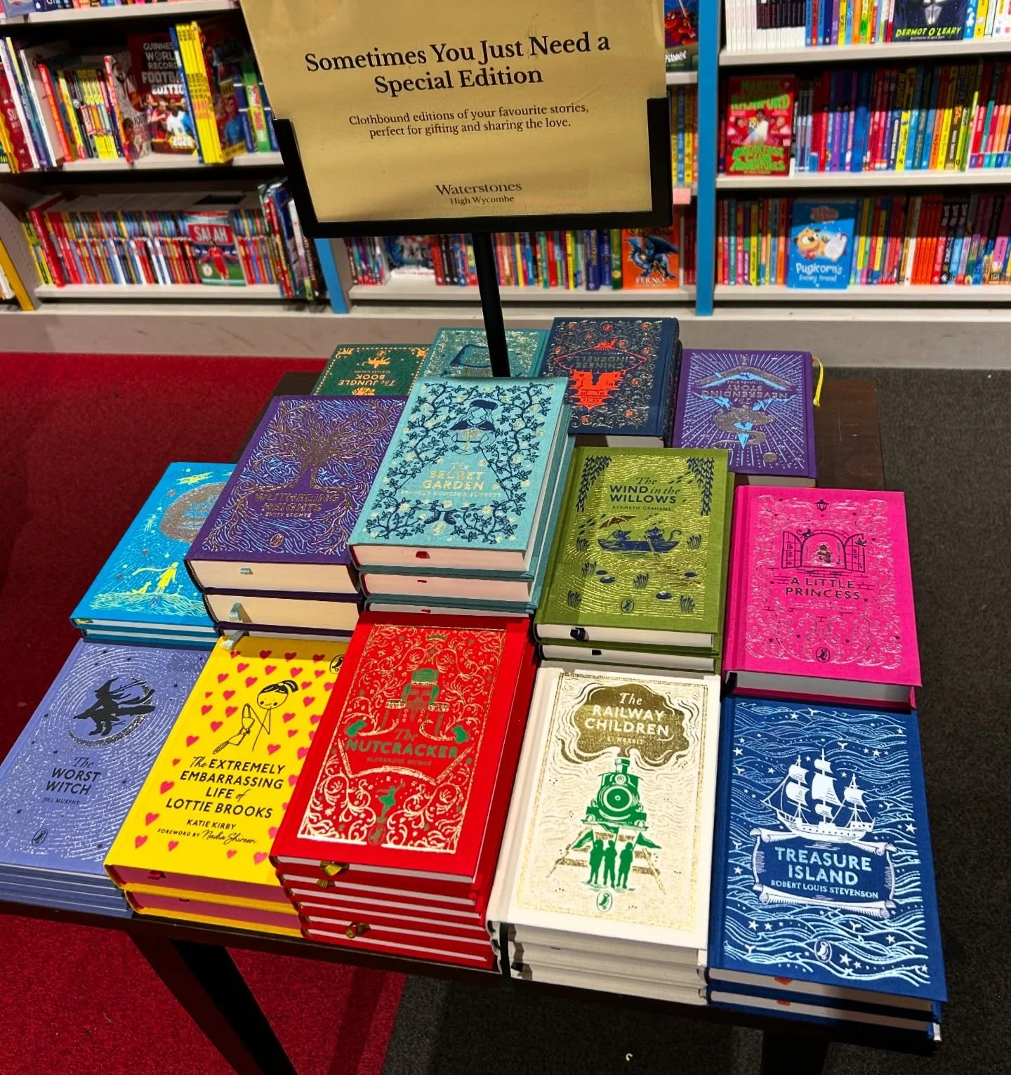 How did I not know they have clothbound classics for children?! 😍 
&bull;
&bull;
&bull;
&bull;
#clothboundclassics #childrensclassics #childhoodreads #penguinclassics #tbr