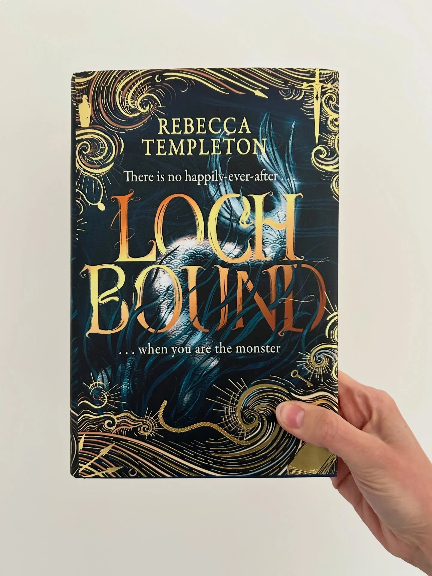 With the gorgeous Lochbound by @rebeccatempletonauthor publishing tomorrow, I have a final few review copies! Please DM if you&rsquo;d like:
🧜&zwj;♀️ Romantasy/historical fantasy
🧜&zwj;♀️ Scottish loch setting
🧜&zwj;♀️ A clever twist on The Little