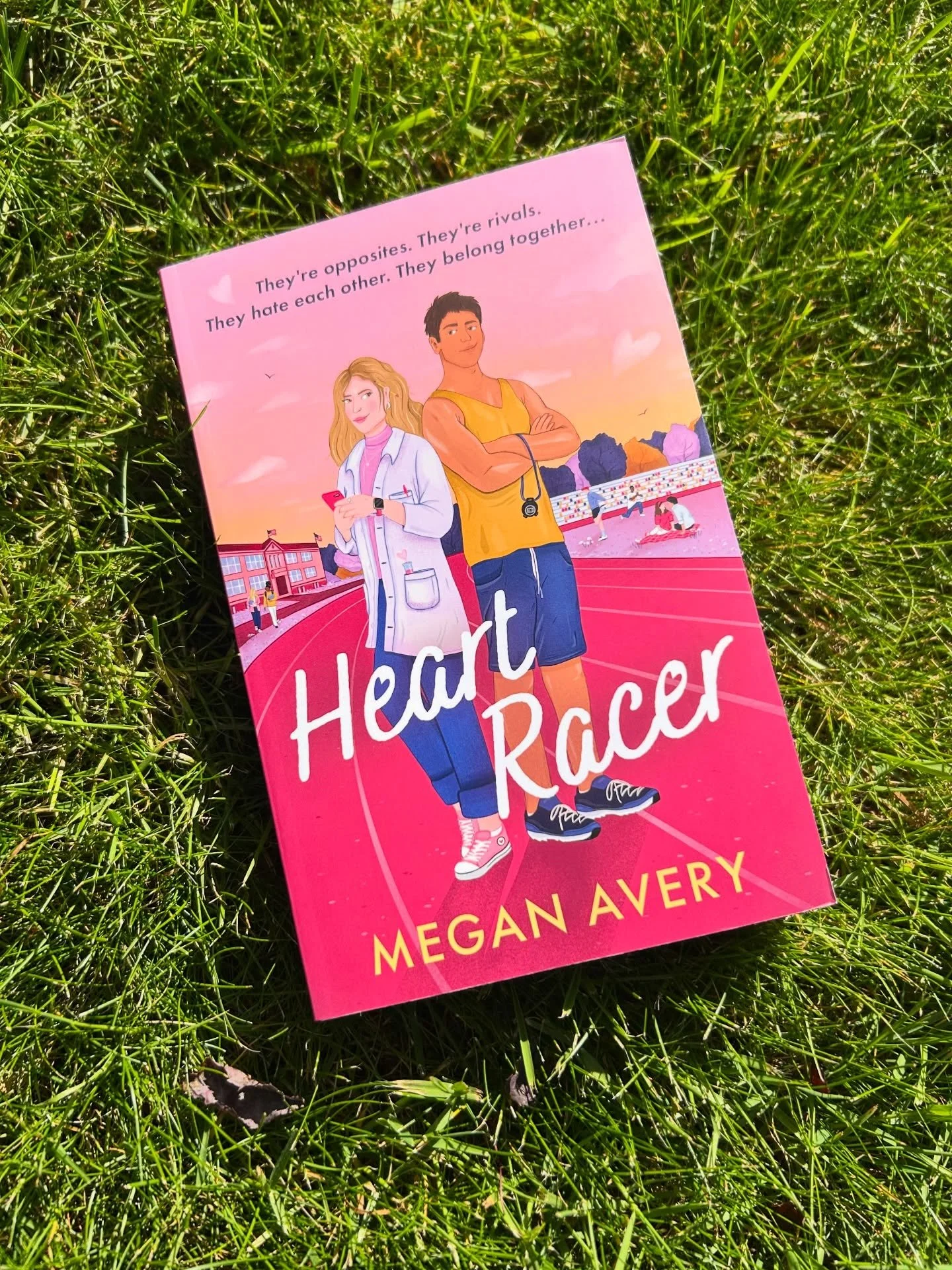 Happiest of Publication Days to @megmurphywrites and Heart Racer. I&rsquo;ve loved spending a few weeks being part of the team. Just the dreamiest, sexiest, perfect-for-sunny-benches kind of read!
🌶️Rivals-to-lovers
🌶️Sports-meets-STEM
🌶️Dual-POV
