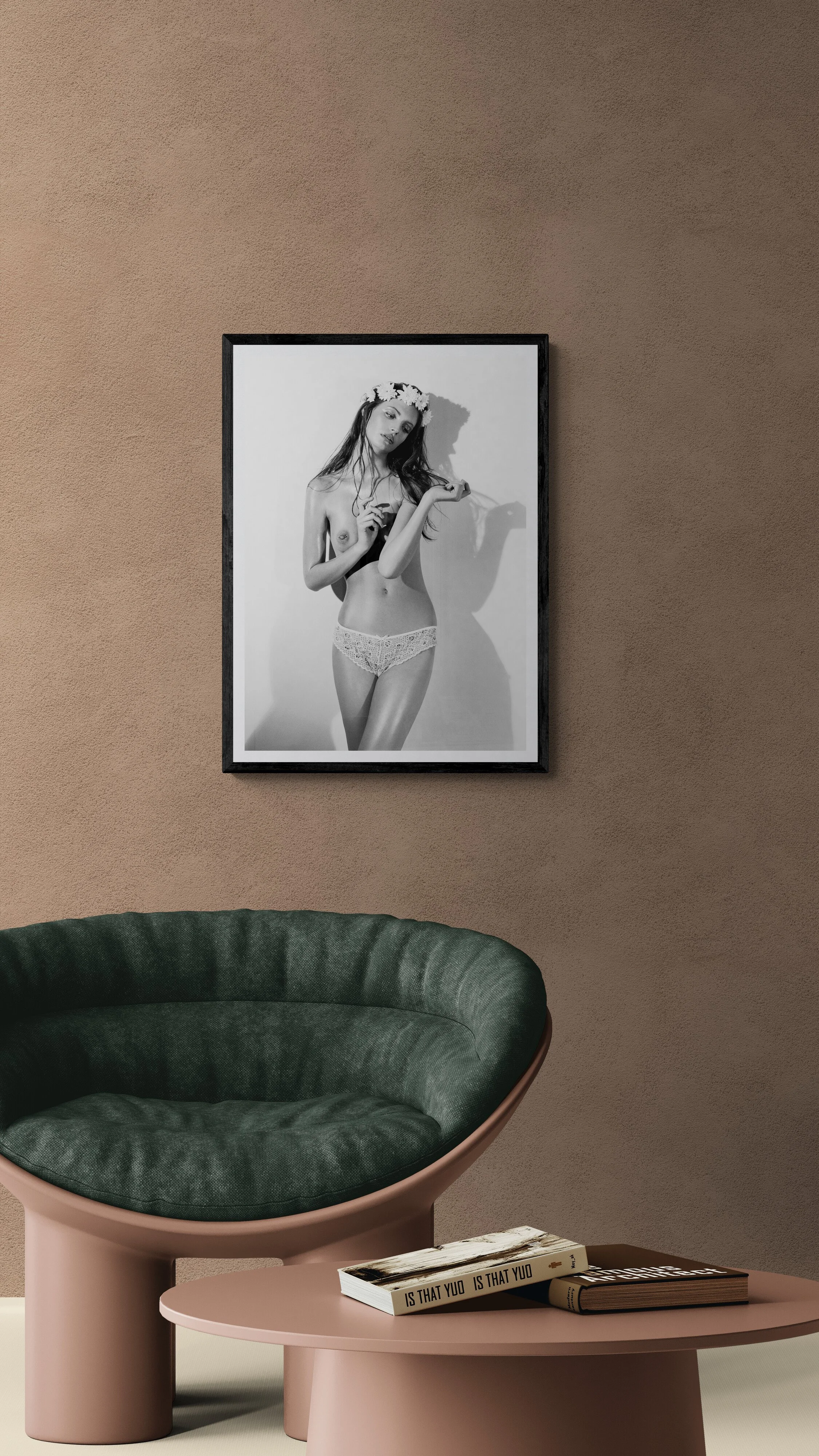 Couronnée - 50 x 70 cm - Cadre noir.jpg