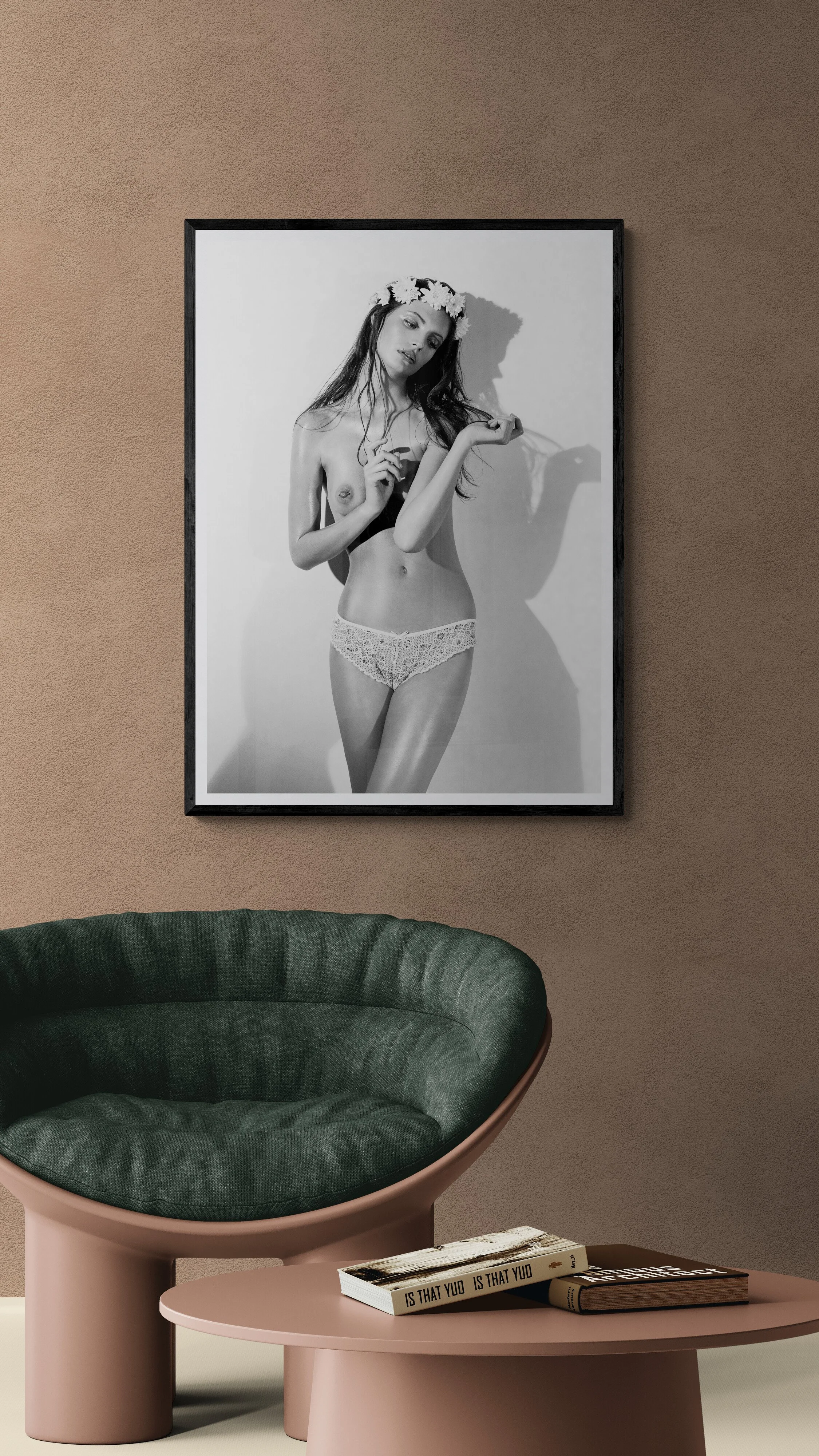 Couronnée - 70 x 100 cm - Cadre noir.jpg