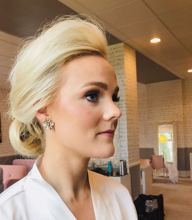 High volume for this beautiful bride. 
Makeup by the talented @heathertrachsel.
##bride #mnbride #bridalupdo #mnwedding #bride #glamsquad #emilywoodstromhair #vavoom