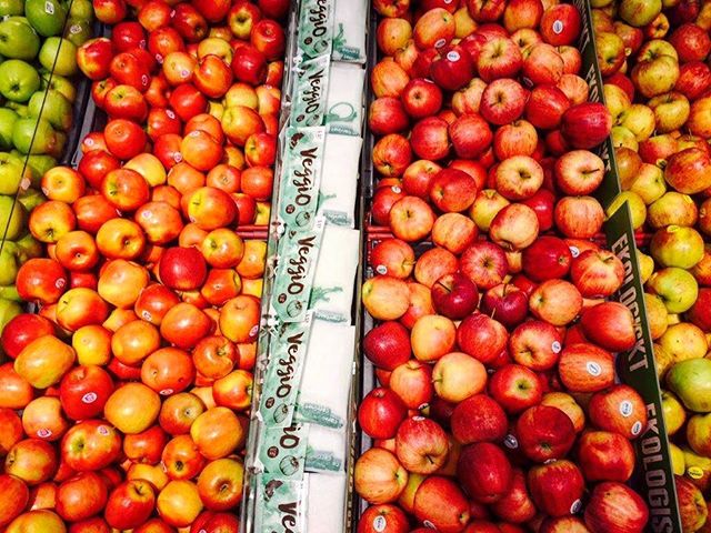 Remember to put your veggies in reusable bags and save the world some single use plastics! 🌍
#saynotosingleuseplastic #notosingleuseplastic #singleuseplastic #veggio #carrinet #gogreen #greenliving #fruitandveggies #netbag #veggieworld #together #savetheearth #savetheworld #reuse #reduceandreuse #reusablebags #ecostyle #zerowastehome #zerowaste #sustainability