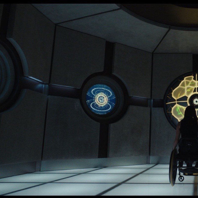Titans Season 3 - The Oracle - Art Direction (2/2): The Oracle room sets underneath the Gotham Police Department. Obviously lots of influence from Space Odyssey here. 

The playback you see on the Oracle was real projected from behind, controlled liv