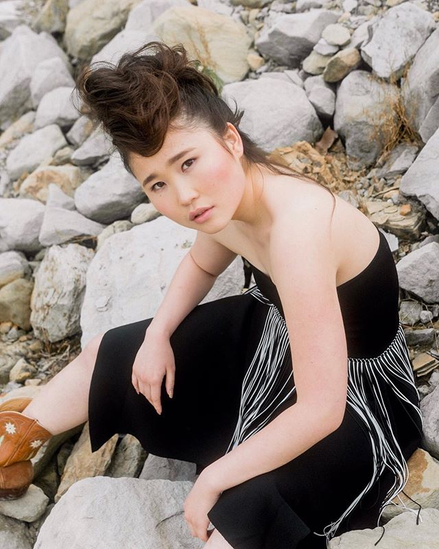 Fringe, western boots, and a faux-hawk. So 👏🏻 Much 👏🏻 Yes 👏🏻. .
.
Model:  @oyuko.omg45 
Hair and makeup: @cirque_salon .
.
#westvirginiaphotographer #ohiophotographer #pennsylvaniaphptographer #loveandwildhearts #nikkon #belovedstories #portrai