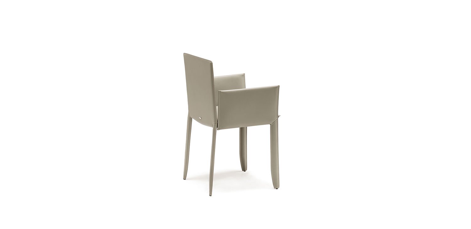 DIVINEDESIGNCENTER_PIUMA_CHAIR_1.jpg