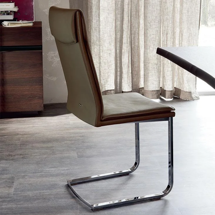 LIZ CHAIR