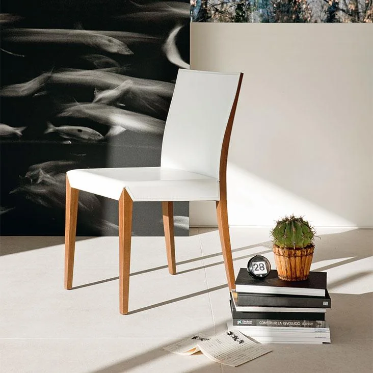 BRIGITTA CHAIR