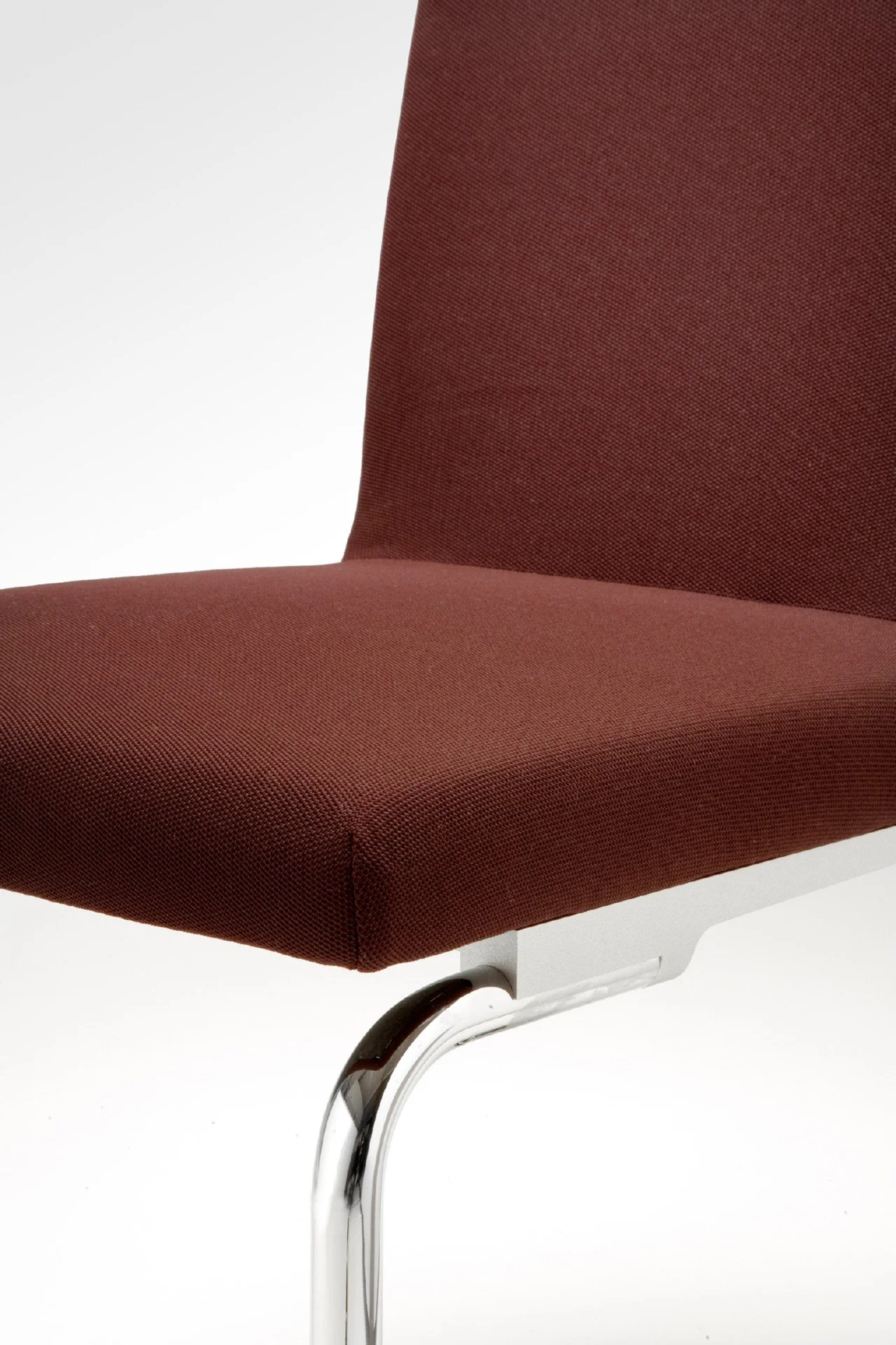 DIVINEDESIGNCENTER_620_CHAIR_5.jpg