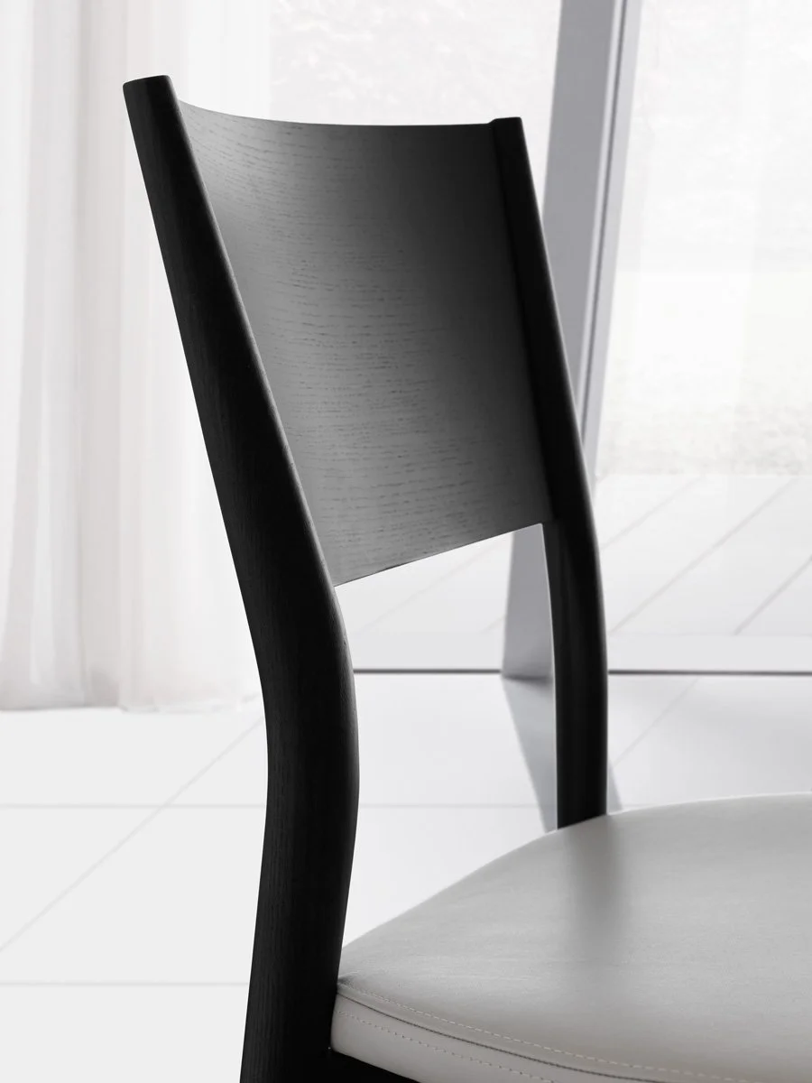 DIVINEDESIGNCENTER_BERTHA_CHAIR_2.jpg