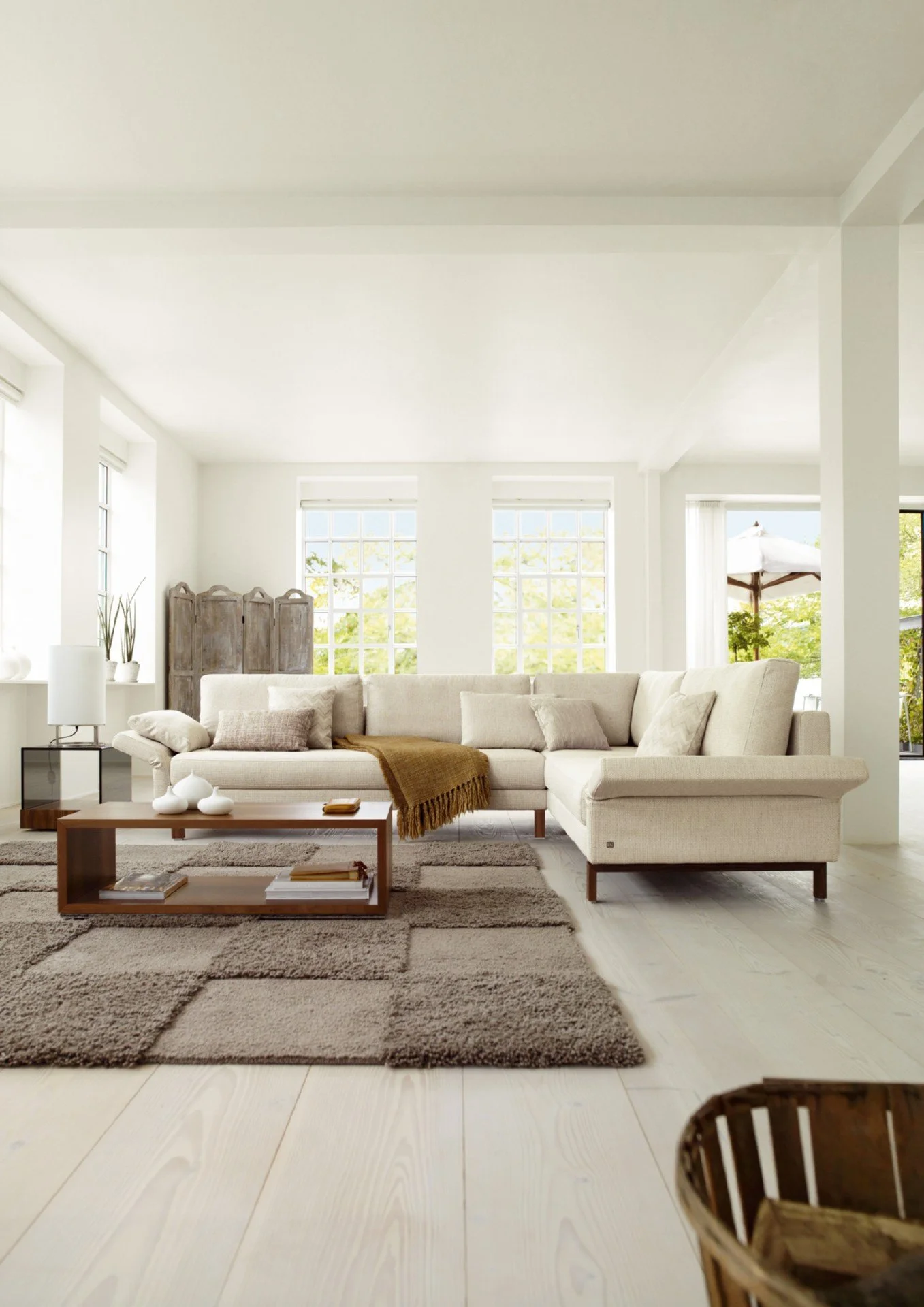 DIVINEDESIGNCENTER_VIDA_SOFA_4.jpg
